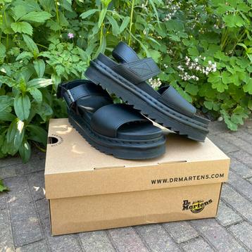 Dr. Martens sandalen beschikbaar voor biedingen