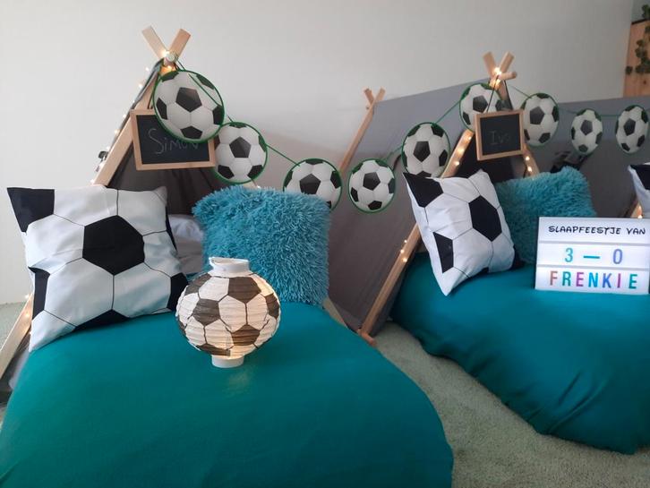 Voetbal /Tipi slaapfeestje /kinderfeestje / tipitent, Hobby en Vrije tijd, Feestartikelen | Verhuur, Zo goed als nieuw, Verjaardag