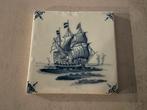 Delfts Blauw tegel van een oud zeilschip, Antiek en Kunst, Antiek | Keramiek en Aardewerk, Ophalen of Verzenden