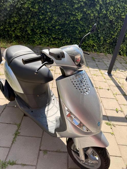 Piaggio Zip 4T (blauwe kenteken), Fietsen en Brommers, Scooters | Piaggio, Zo goed als nieuw, Zip, Maximaal 45 km/u, Benzine, Ophalen