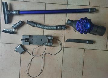 Onderdelen van kapotte Dyson v6 animal pro beschikbaar voor biedingen