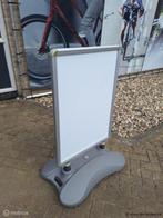 Online Veiling: Reclamebord - 65x65x118cm, Diversen, Gebruikt