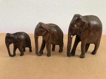 Houten Olifanten - set van 3 stuks beschikbaar voor biedingen
