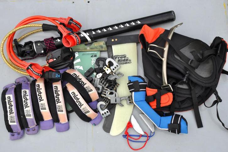 Vinnen, Mastvoet, Voetbanden en diversen, Watersport en Boten, Windsurfen, Gebruikt, Overige typen, Met vin(nen), Met draagtas