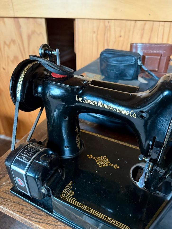 Singer Featherweight 221 - 1952 Vintage Naaimachine, Antiek en Kunst, Antiek | Naaimachines, Ophalen