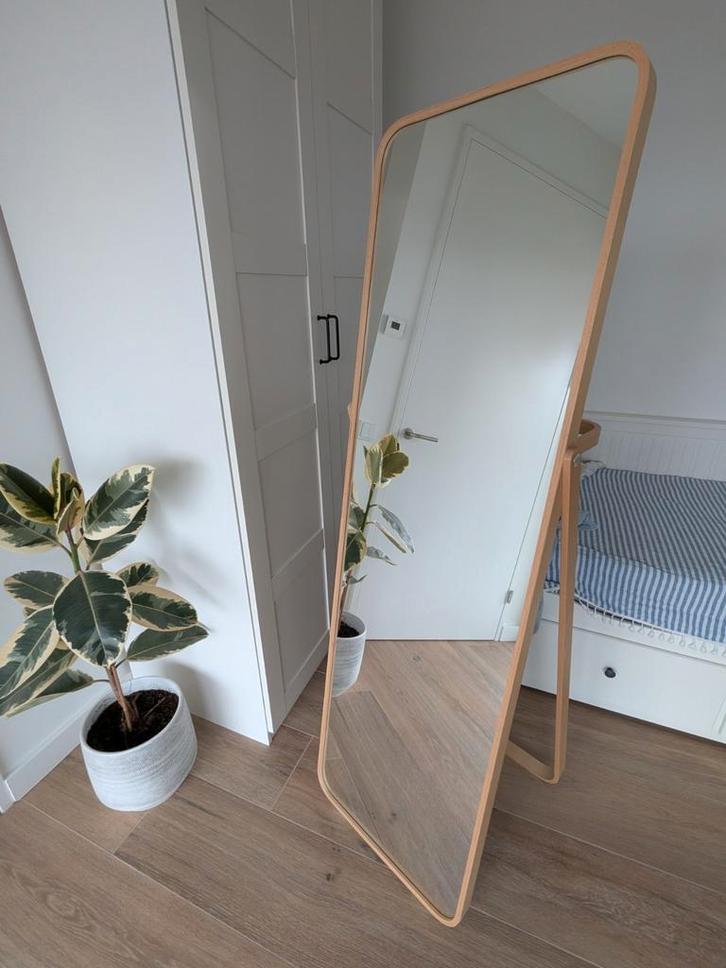 IKEA IKORNNES Standing Mirror, Huis en Inrichting, Woonaccessoires | Spiegels, Zo goed als nieuw, Minder dan 50 cm, Minder dan 100 cm