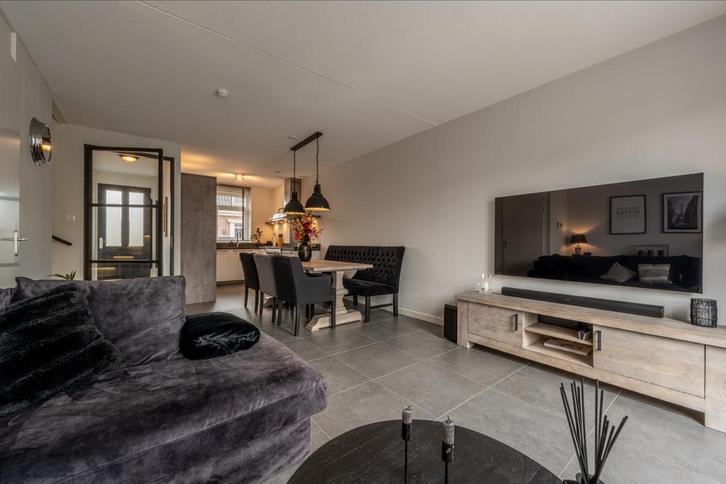 Massief eiken eetkamerset + TV Meubel - Landelijk, Huis en Inrichting, Complete eetkamers, Gebruikt, Minder dan 4 stoelen, Ophalen