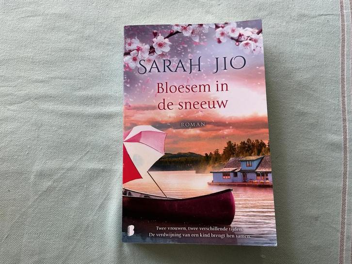 Bloesem in de sneeuw - Sarah Jio, Boeken, Romans, Zo goed als nieuw, Nederland, Ophalen of Verzenden