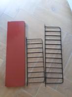Vintage retro metalen wandrekken plankendragers  rode plank, Ophalen of Verzenden, Huis en Inrichting