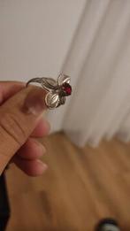 Zilveren ring met rode steen - Nieuw!, Sieraden, Tassen en Uiterlijk, Ringen, Nieuw, Ophalen of Verzenden, 17 tot 18, Met edelsteen