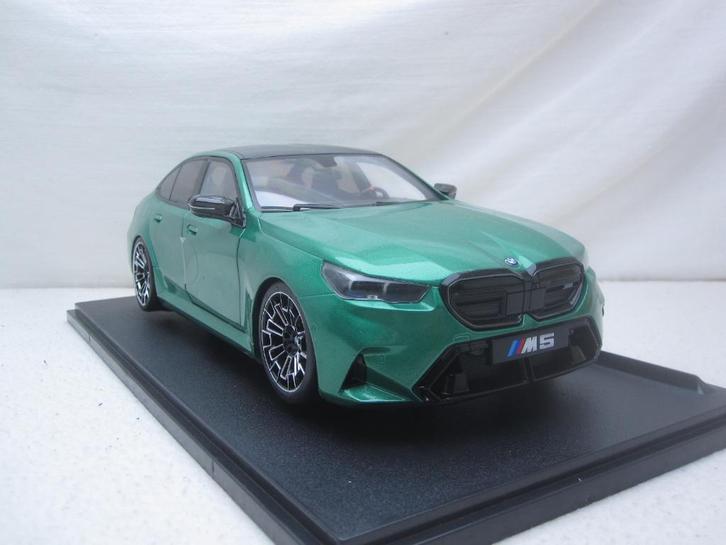 BMW M5 sedan G90 2024 groen metallic 1:18 Solido, Hobby en Vrije tijd, Modelauto's | 1:18, Nieuw, Auto, Solido, Ophalen of Verzenden