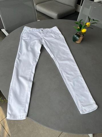 Witte MAC Jog'n Chino, maat 38 beschikbaar voor biedingen