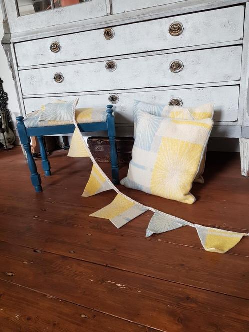 Set -Krukje, kussens en slinger van echte wollendeken., Huis en Inrichting, Woonaccessoires | Kussens, Zo goed als nieuw, Vierkant