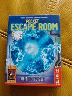 Pocket Escape Room: De Tijd Vliegt, Hobby en Vrije tijd, Gezelschapsspellen | Kaartspellen, Een of twee spelers, Ophalen of Verzenden