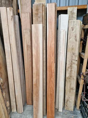 Planken mahonie, eiken, kersen, beuken, en teak beschikbaar voor biedingen