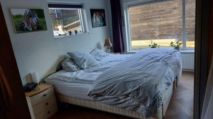 HÄSTENS CITATION DE LUXE VERSTELBAAR MET MASSAGESTANDEN, Huis en Inrichting, Slaapkamer | Boxsprings, Zo goed als nieuw, Overige maten