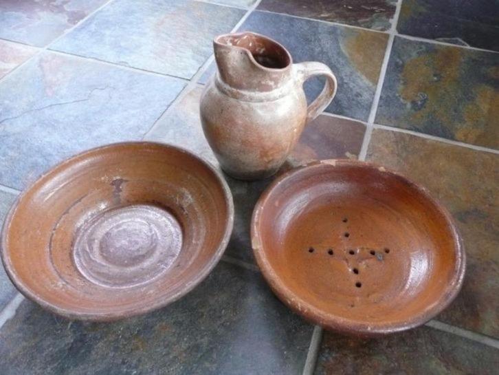 3 delen oud Steengoed <> Keukengerei <> Keramiek rode Klei, Antiek en Kunst, Antiek | Keukenbenodigdheden, Ophalen of Verzenden