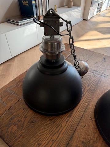 Stoere industriële hanglampen beschikbaar voor biedingen