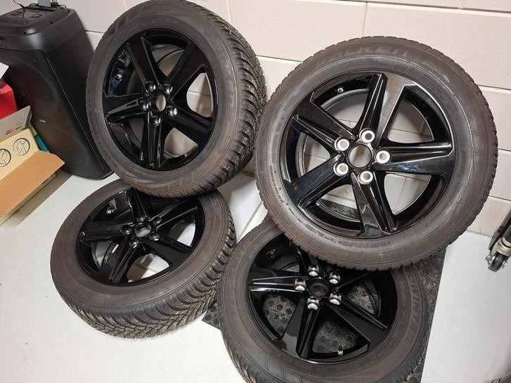 Toyota Corolla winterset / winterbanden 205/55R16, Auto-onderdelen, Banden en Velgen, Banden en Velgen, Winterbanden, 16 inch