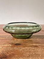 Schaal - glas gekleurd - groen - mondgeblazen, Antiek en Kunst, Antiek | Glas en Kristal, Ophalen of Verzenden