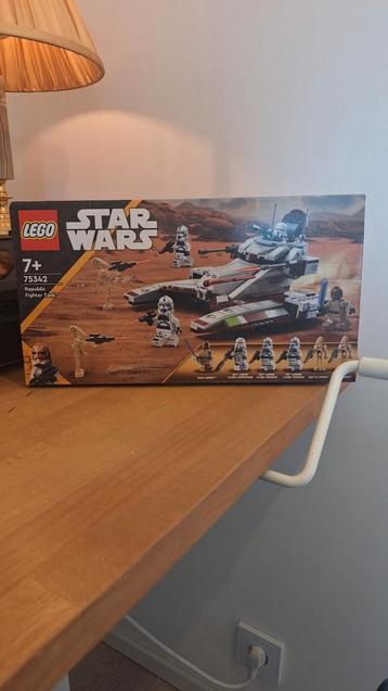 LEGO Star Wars 75342 Republic Fighter Tank beschikbaar voor biedingen