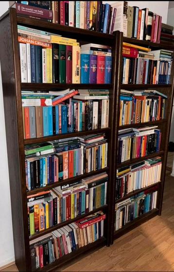 Bijna 1350 boeken met 4 boekenkasten beschikbaar voor biedingen