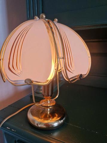 Vintage Hollywood regency Tafellampje Bloemvorm Goud beschikbaar voor biedingen