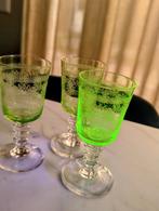 3 prachtige likeur glaasjes van uraniumglas., Ophalen of Verzenden, Zo goed als nieuw, Borrel- of Shotglas