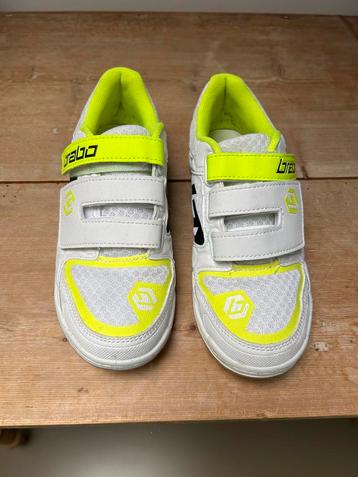 (Indoor) sportschoenen maat 35 beschikbaar voor biedingen