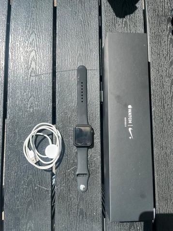 Apple Watch Series 3 Nike+– doos, lader en extra bescherming beschikbaar voor biedingen