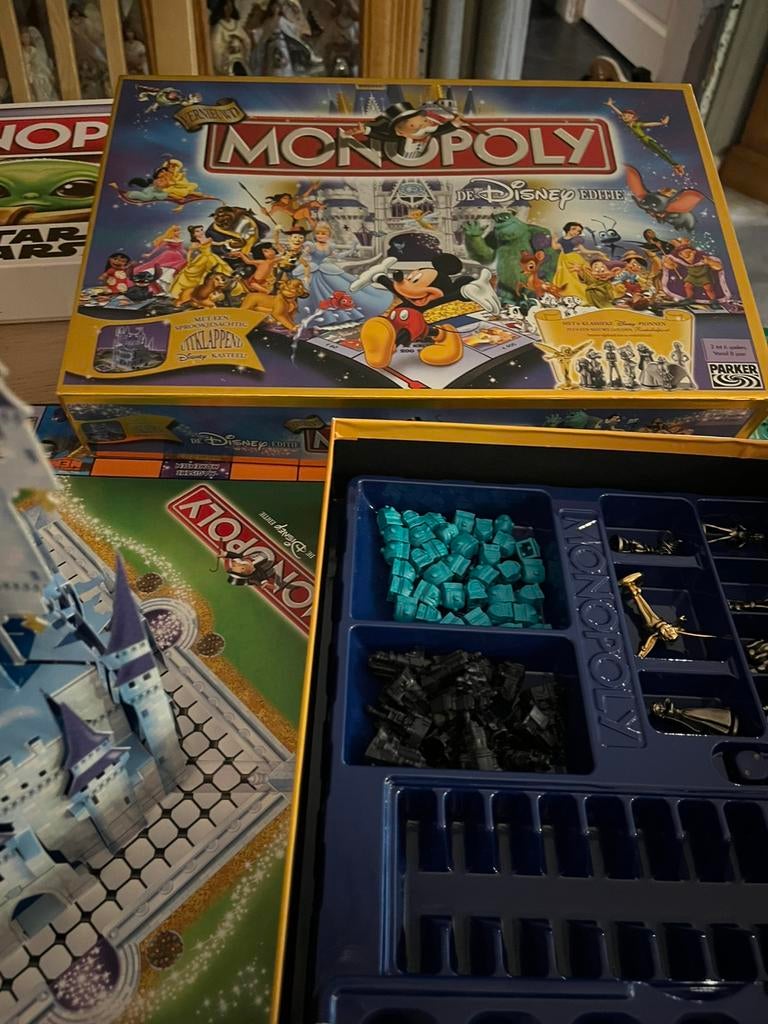 Monopoly Disney met uitklapkasteel als nieuw, Hobby en Vrije tijd, Gezelschapsspellen | Bordspellen, Ophalen of Verzenden, Zo goed als nieuw