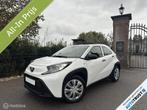 Toyota Aygo X 1.0 VVT-i MT Play Navi GARANTIE, Auto's, Stof, Gebruikt, Zwart, 920 kg