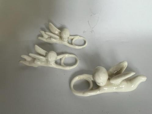 3 x oude porseleinen kaarsringen. Engeltjes / cheurbijntje., Antiek en Kunst, Antiek | Servies los, Ophalen
