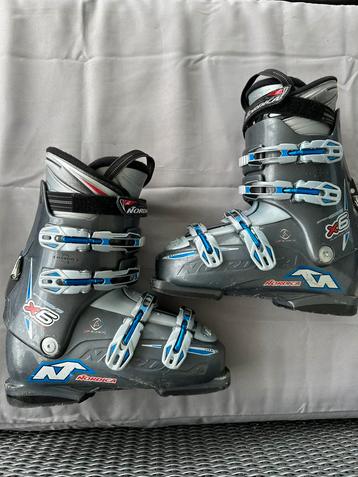Nordic ski schoenen maat 42/43 beschikbaar voor biedingen