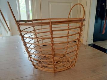 Grote mand beschikbaar voor biedingen