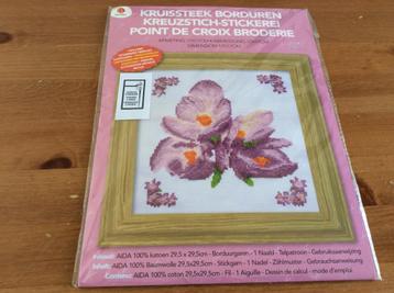Kruissteek borduur pakket. bloemen, paars. Nieuw DecoTime beschikbaar voor biedingen