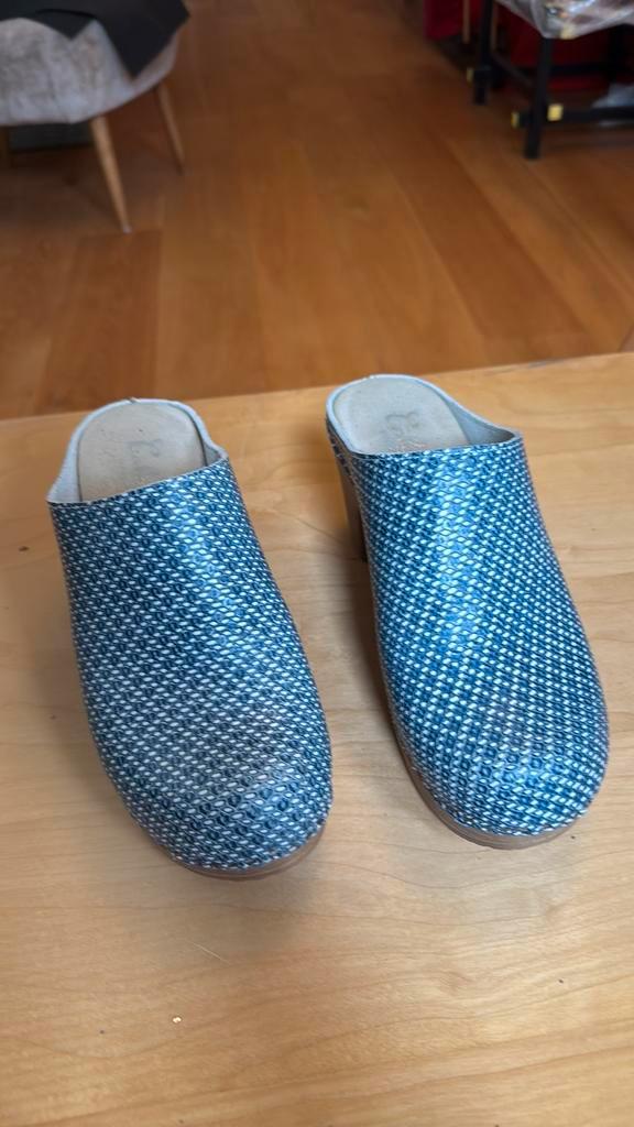 Blauwe leren klomphakjes van La Lou – maat 38, uit Stockholm, Kleding | Dames, Schoenen, Zo goed als nieuw, Blauw, Ophalen