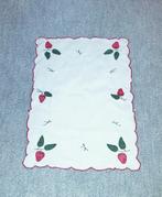 Kleedje met aardbeien, Antiek en Kunst, Ophalen of Verzenden