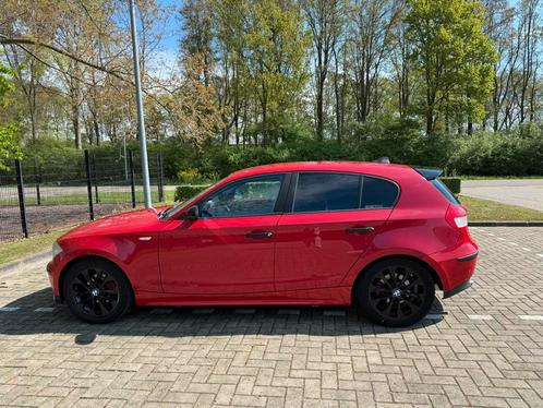 BMW 1-Serie 1.6 I 116 2005 Rood, Auto's, BMW, Particulier, 1-Serie, Airbags, Airconditioning, Bluetooth, Boordcomputer, Elektrische buitenspiegels