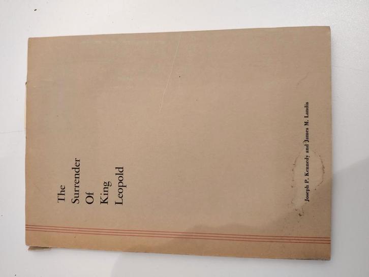 King Leopold met beschreven visitekaartje van Joseph Kennedy, Verzamelen, Militaria | Tweede Wereldoorlog, Overige soorten, Boek of Tijdschrift