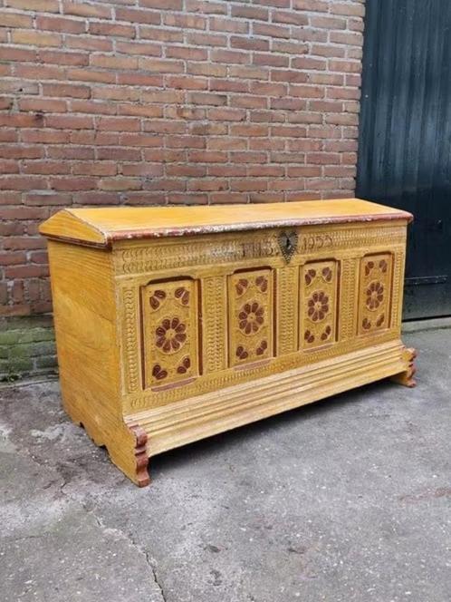 Oude antieke kist dekenkist bissekist neuteboom staphorst, Antiek en Kunst, Antiek | Woonaccessoires, Ophalen