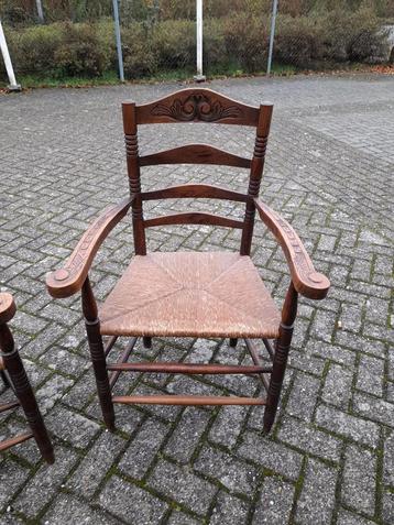 Landelijke stoeltje met bieze mat beschikbaar voor biedingen