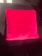 Fel roze kussen, Huis en Inrichting, Woonaccessoires | Kussens, Ophalen of Verzenden, Zo goed als nieuw, Roze, Vierkant