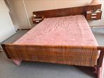 Uit de 50 er jaren, Ikea bed met linnenkast. In een koop., Huis en Inrichting, Slaapkamer | Bedden, Gebruikt, Bruin, Tweepersoons