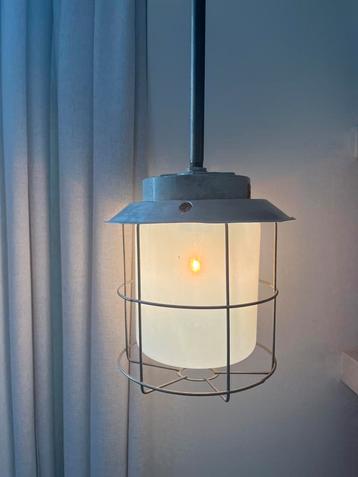 Vintage industriele hanglampen 2x beschikbaar voor biedingen