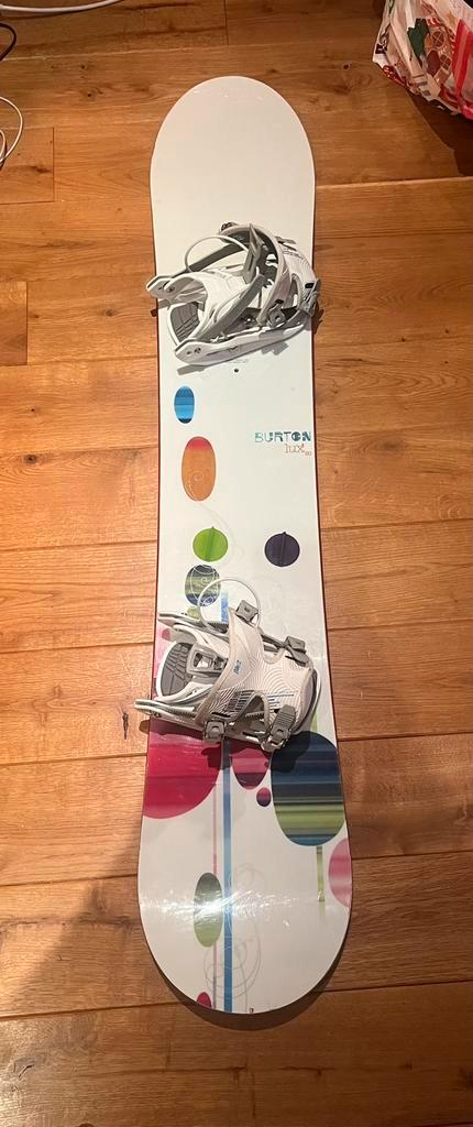 Burton Lux 1,50 met flow bindingen, Sport en Fitness, Snowboarden, Gebruikt, Board, Ophalen of Verzenden
