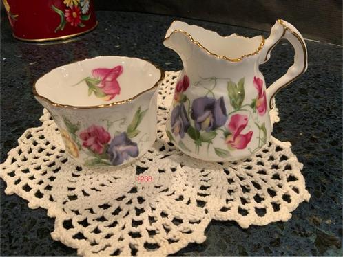 Vintage Floral Creamer and Sugar Bowl Set, Hammersley & Co, Antiek en Kunst, Antiek | Servies compleet, Ophalen of Verzenden