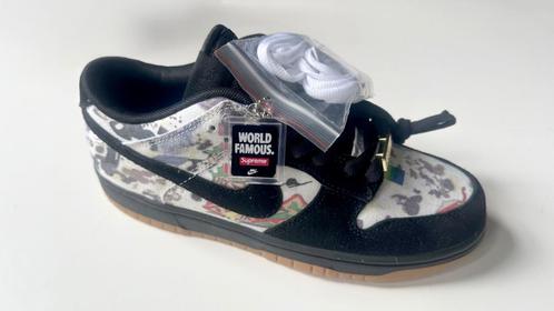 NIKE SB DUNK LOW SUPREME RAMMELLZEE, Sport en Fitness, Loopsport en Atletiek, Nieuw, Overige typen, Overige sporten, Nike, Ophalen of Verzenden