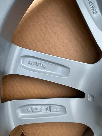 2x Nieuwe CMS C27 19 inch velgen - Racing Silver beschikbaar voor biedingen