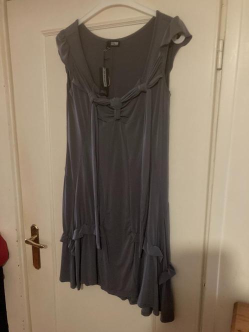 Nieuwe aparte lange grijze jurk van 2026, maat M, Kleding | Dames, Jurken, Zo goed als nieuw, Maat 38/40 (M), Grijs, Onder de knie